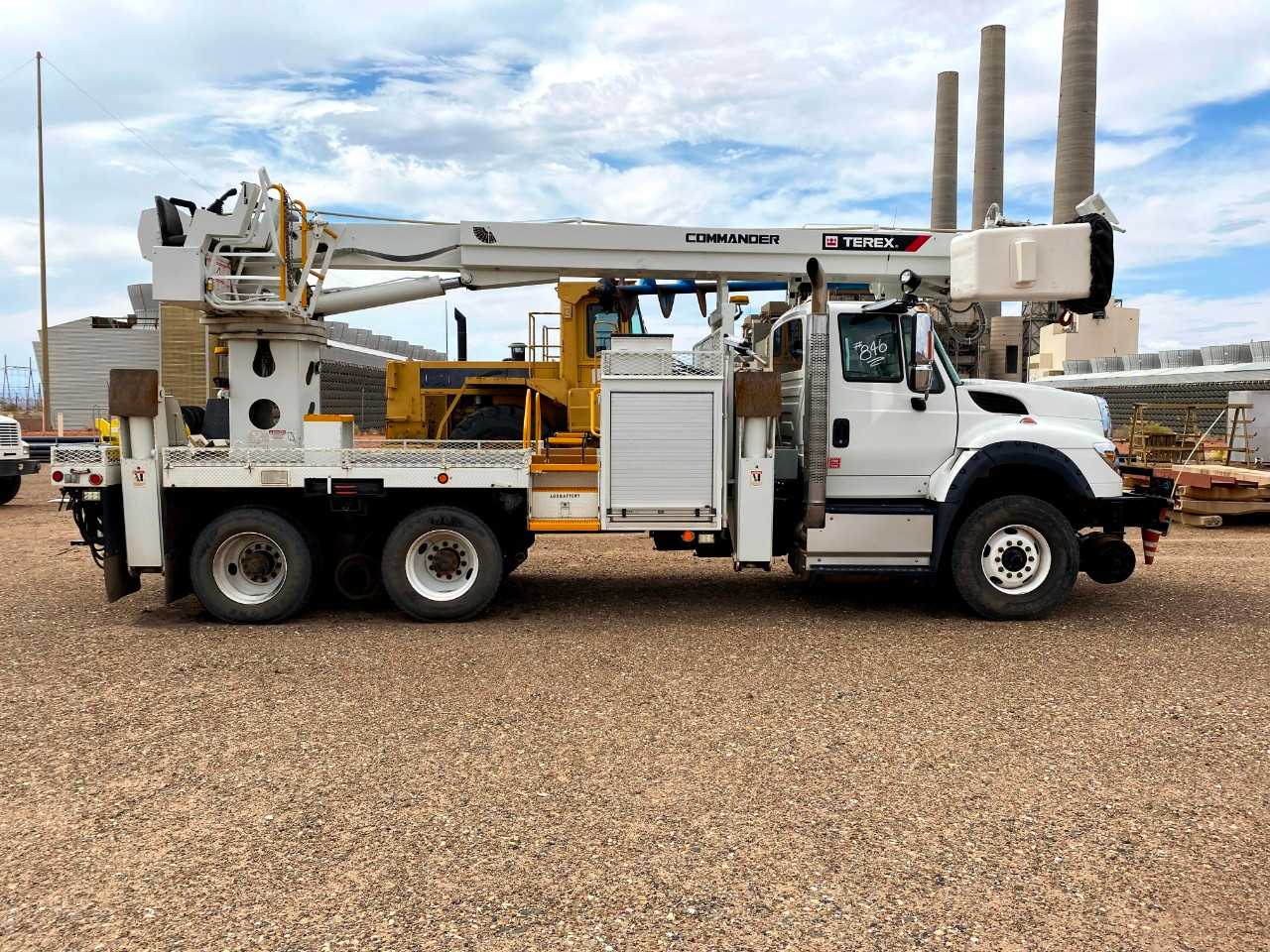 2016 International 7600 Navstar Bucket Truck w/ Terex Digger Derrick - HYDRO EXCAVATOR TRUCKS