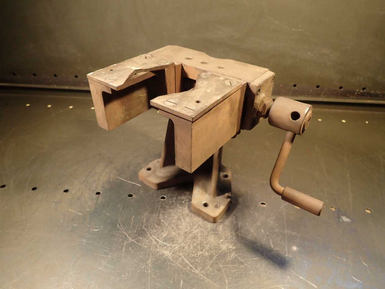 Heuser Products Twin-Screw Clamping Work Vise 4" Deep Jaws Open 2-1/2", 5" Riser - ELECTRIC POWER TOOLS