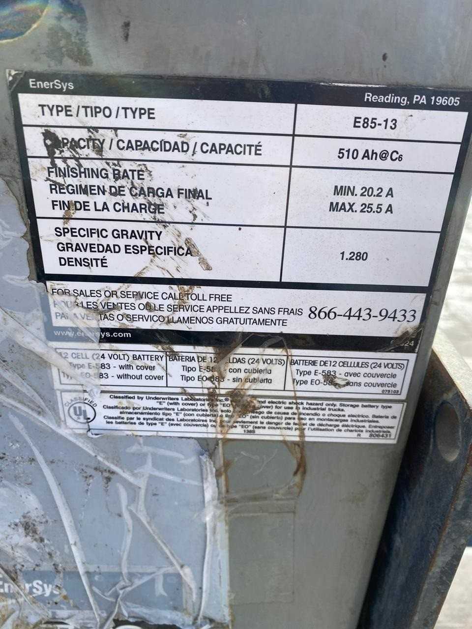 1 CROWN ELECTRIC FORK LIFT - FORKLIFTS