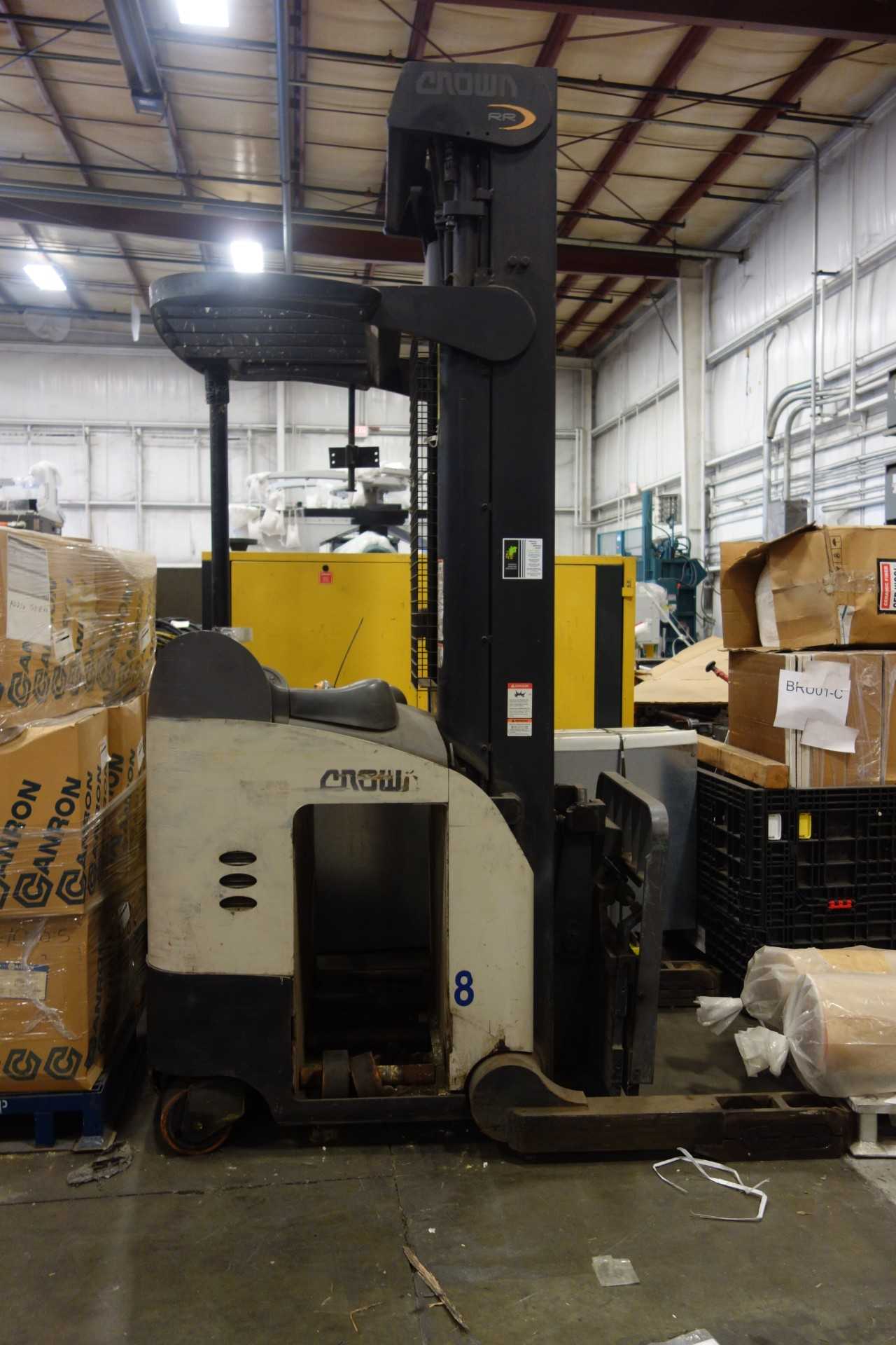 CROWN REACH TRUCK, 5200 SERIES, TYPE E - REACH TRUCKS