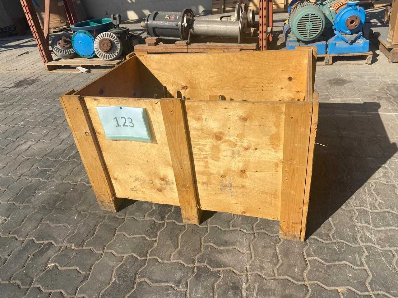 PALLET OF ASSORTED CAT 50 TOOL HOLDERS - MACHINE TOOLING