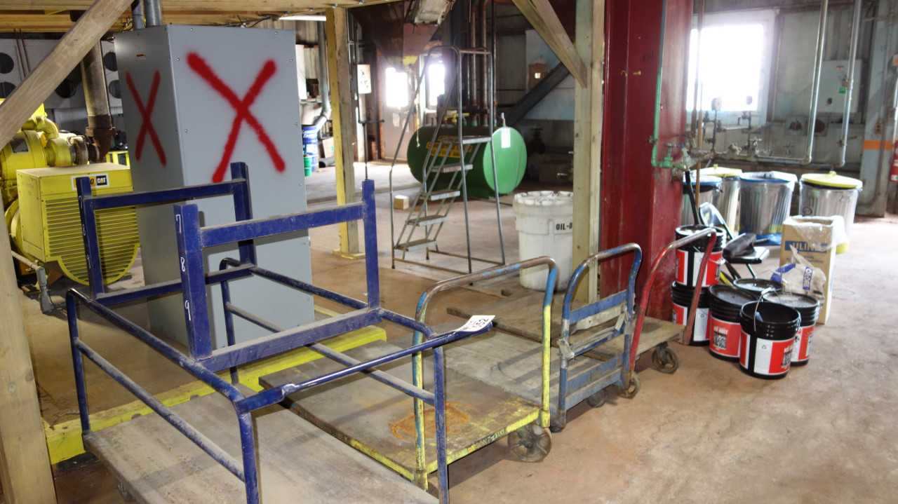 LOT OF ASSORTED CARTS, ICE MELT, GARBAGE CANS, CHAIRS - ROLLING CARTS