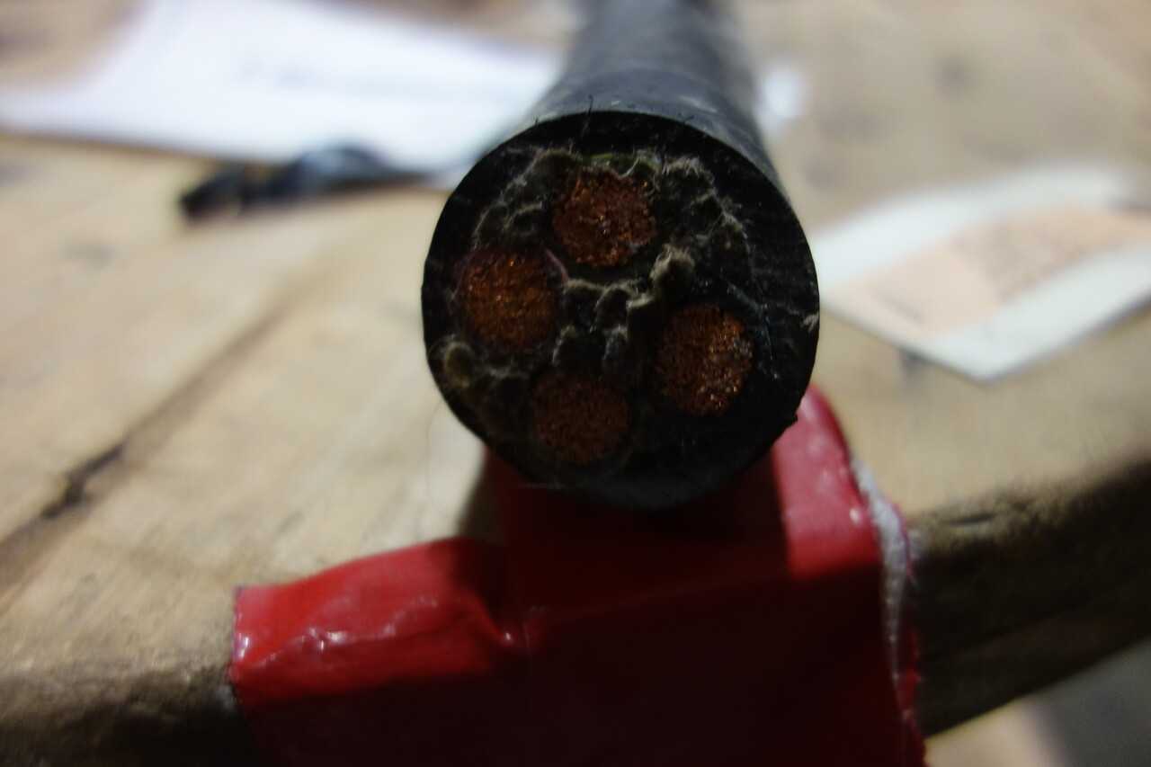 SPOOL OF PRIORITY WIRE W2/0-4C INSULATED WIRE - ELECTRICAL COMPONENTS