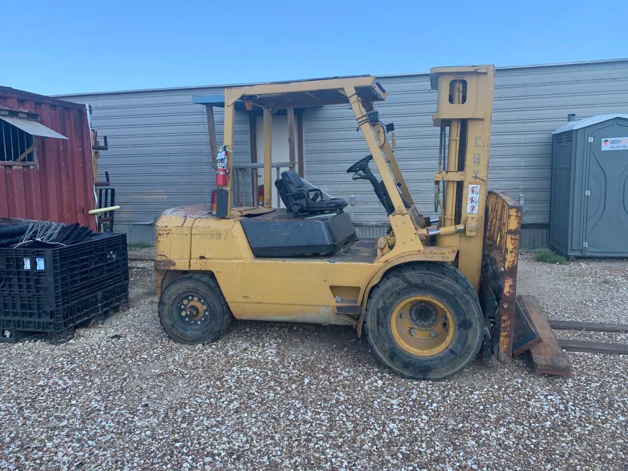 Caterpillar DPL40 T Forklift - FORKLIFTS