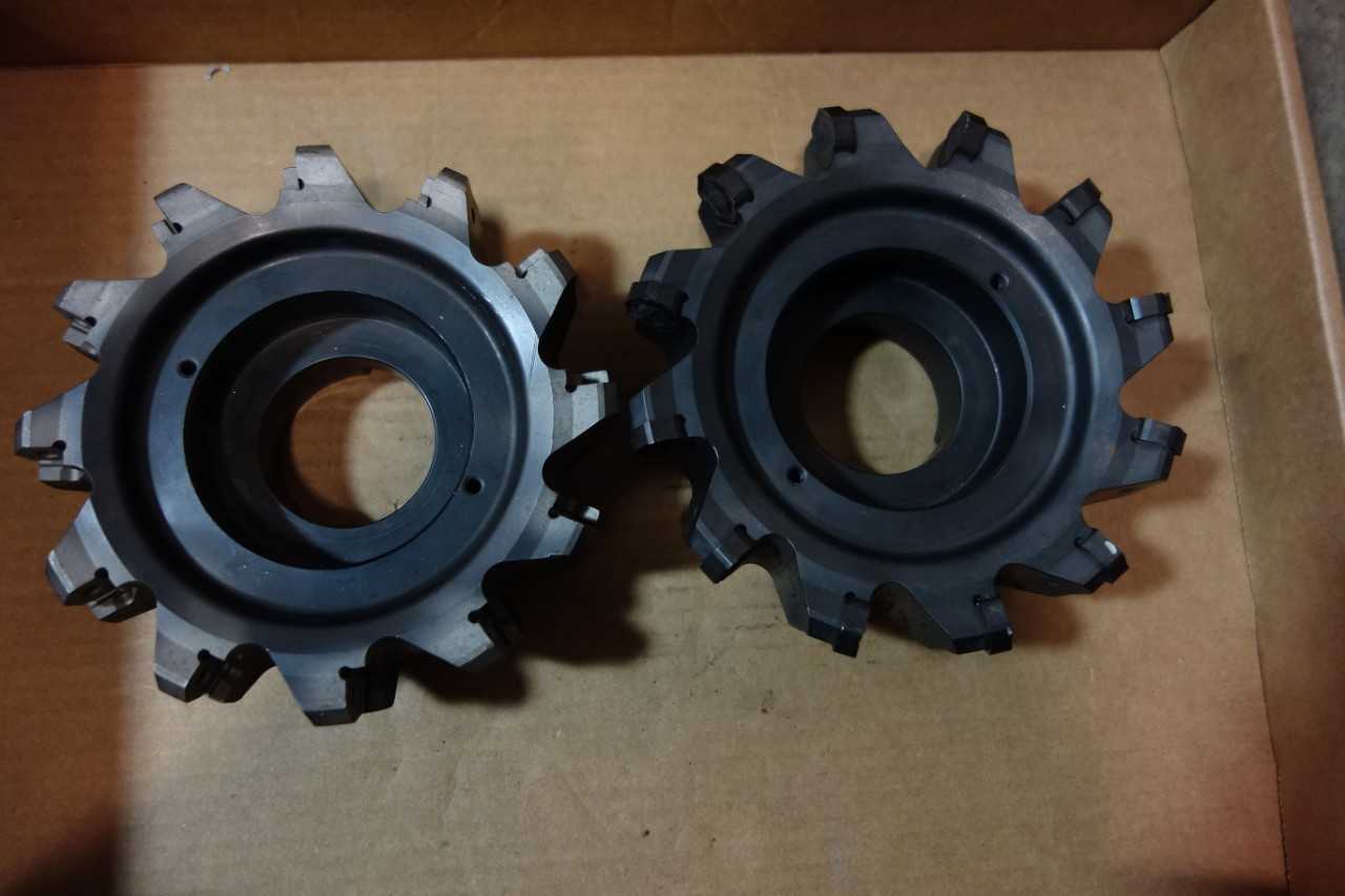 LOT OF ASSORTED SURFACE MILLS AND CUTTERS - MITSUBISHI, KENNAMETAL - MACHINING ACCESSORIES & TOOLING