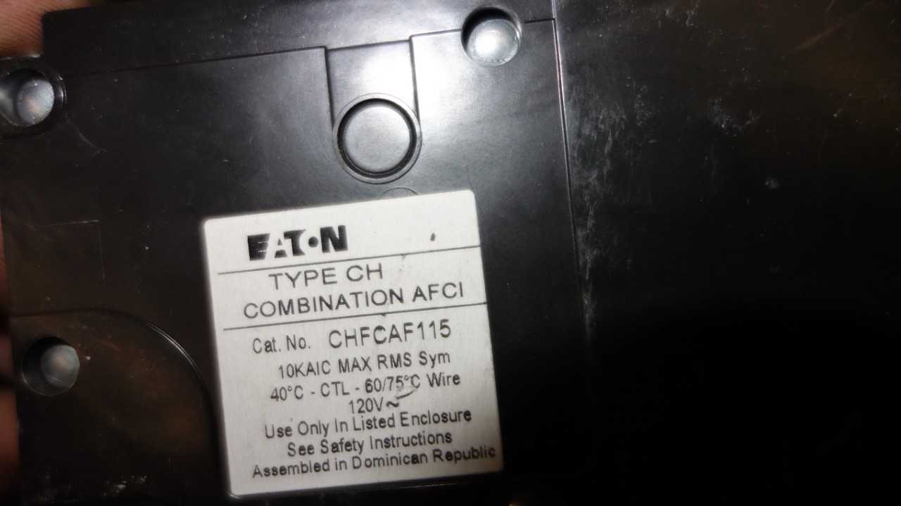 1 BOX OF ASSORTED EATON MINIATURE CIRCUIT BREAKERS, QUICKLAG, BR, CH - CIRCUIT BREAKERS