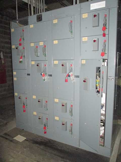 Allen Bradley 600V 3Ph Centerline Motor Control W/Starters & 9 Compartments Mint - MOTOR CONTROL CENTERS