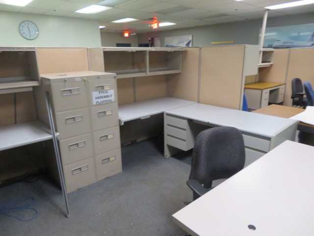 Office Furniture and Panels, Lot - MISCELLANEOUS