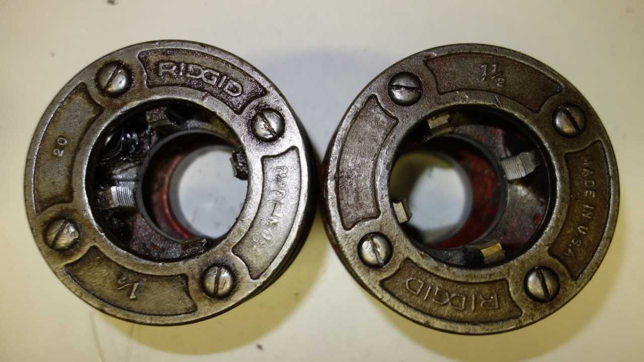 LOT OF 2 RIDGID 1-1/2 IN DIE HEADS - ELECTRIC POWER TOOLS