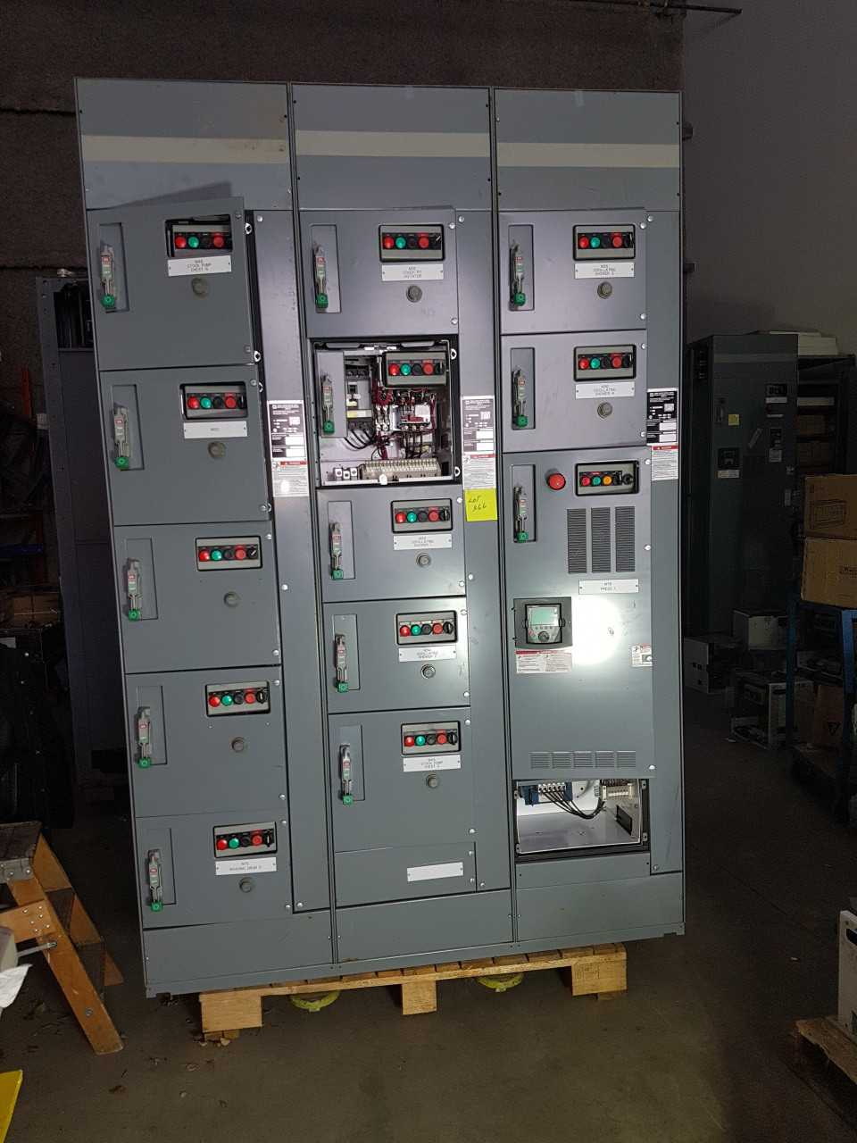 1200A SQD Model 6 Intelligent Motor control center triple sections SIZE 2STR 30AMPS BREAKERS 15HP VFS - MOTOR CONTROL CENTERS