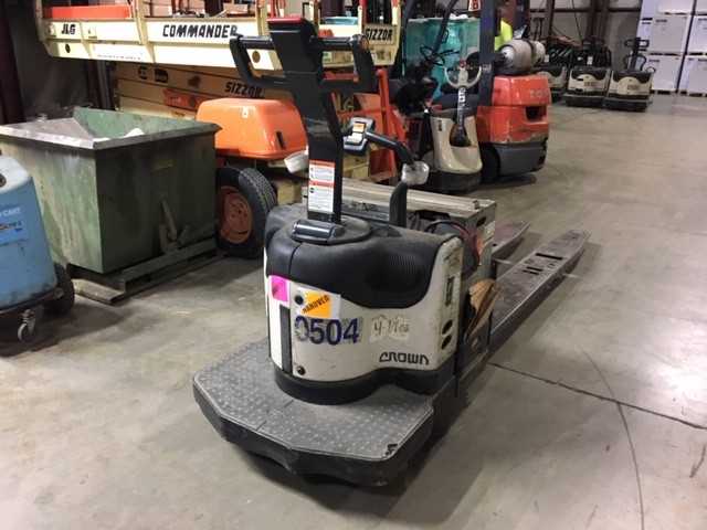 2005 Crown PE4000-80 double rider pallet jack, Lemoyne, PA - MANUAL PALLET JACKS