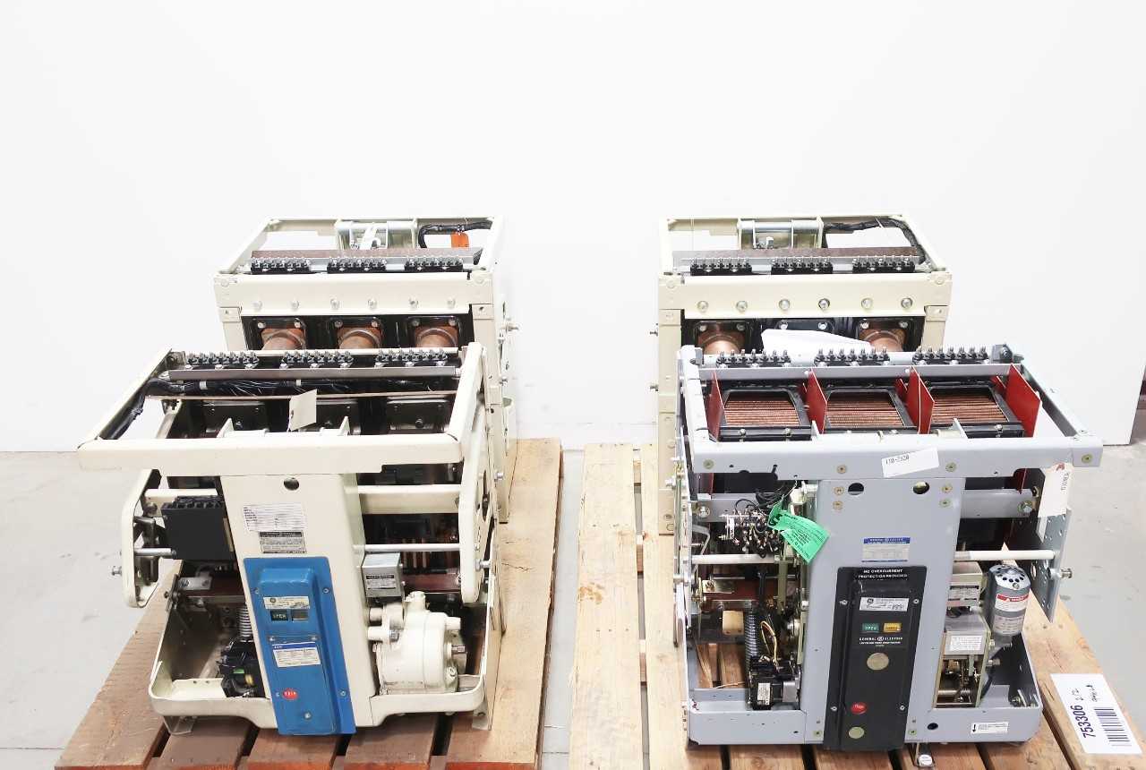 LOT OF 4 GE AKR 75 AND AK-75 LOW VOLTAGE POWER CIRCUIT BREAKERS 3000A - CIRCUIT BREAKERS