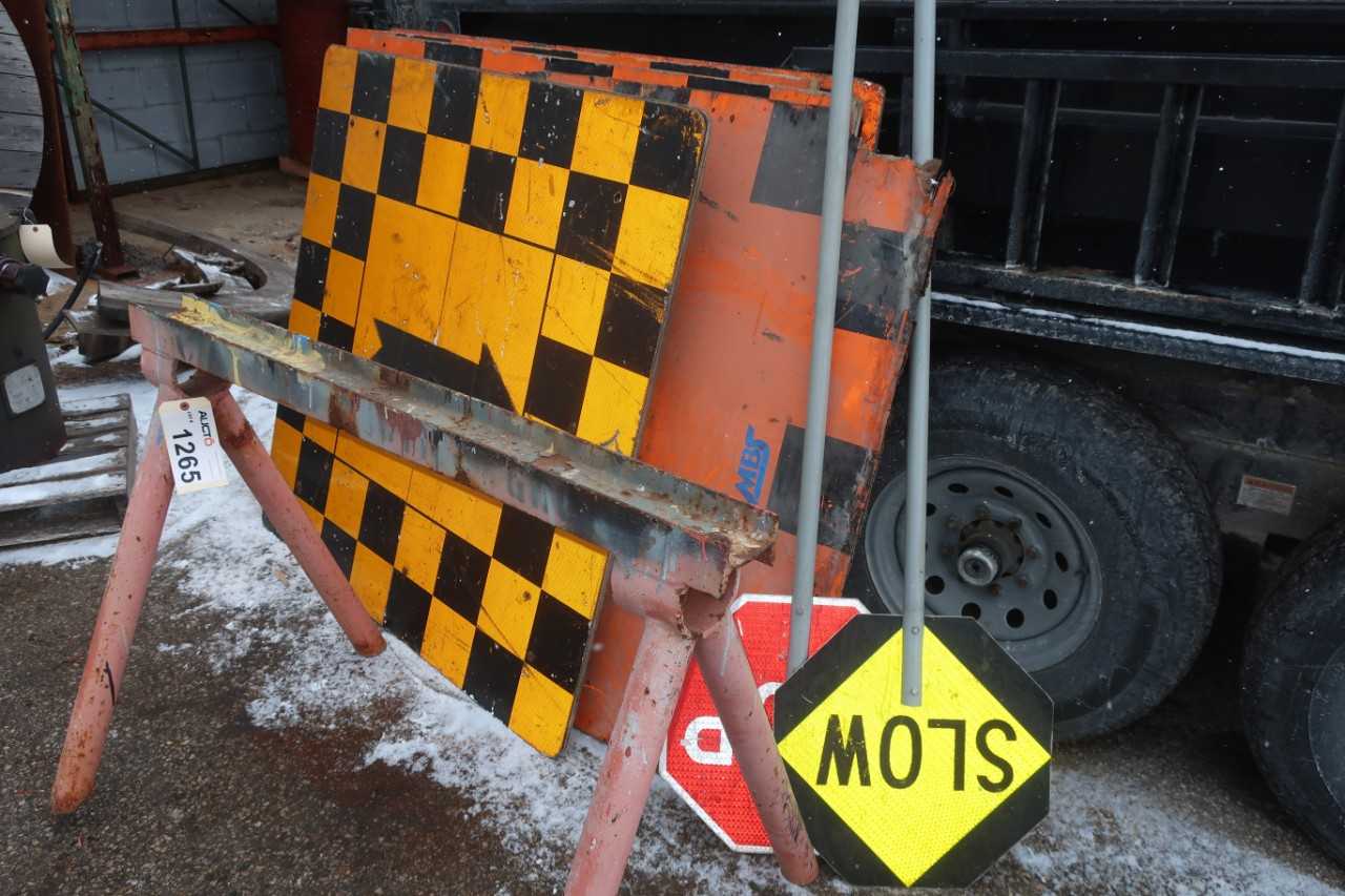 LOT OF ASSORTED SIGNS, METAL BARRICADE - MATERIAL HANDLING
