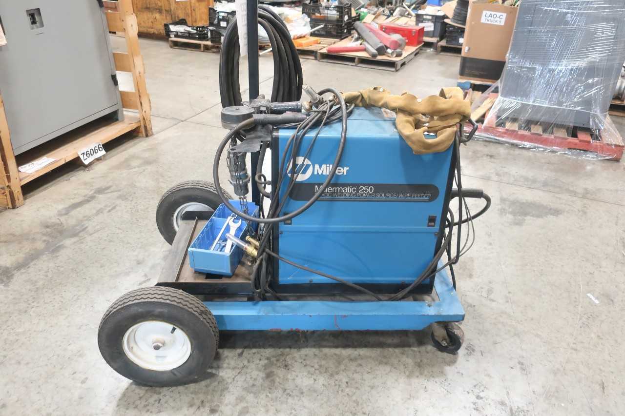 MILLER MILLMASTIC 250 CV DC WELDING POWER SOURCE/WIRE FEEDER WIRE WELDER - WELDING EQUIPMENT