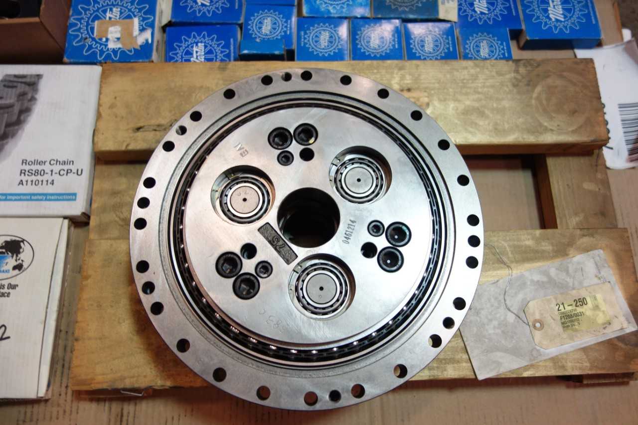 1 PALLET OF ASSORTED ROLLER CHAIN SPROCKETS, ROLLER CHAIN, ROLLER BEARING, LINEAR BEARINGS- MARTIN, THK, TSUBAKI - BEARINGS