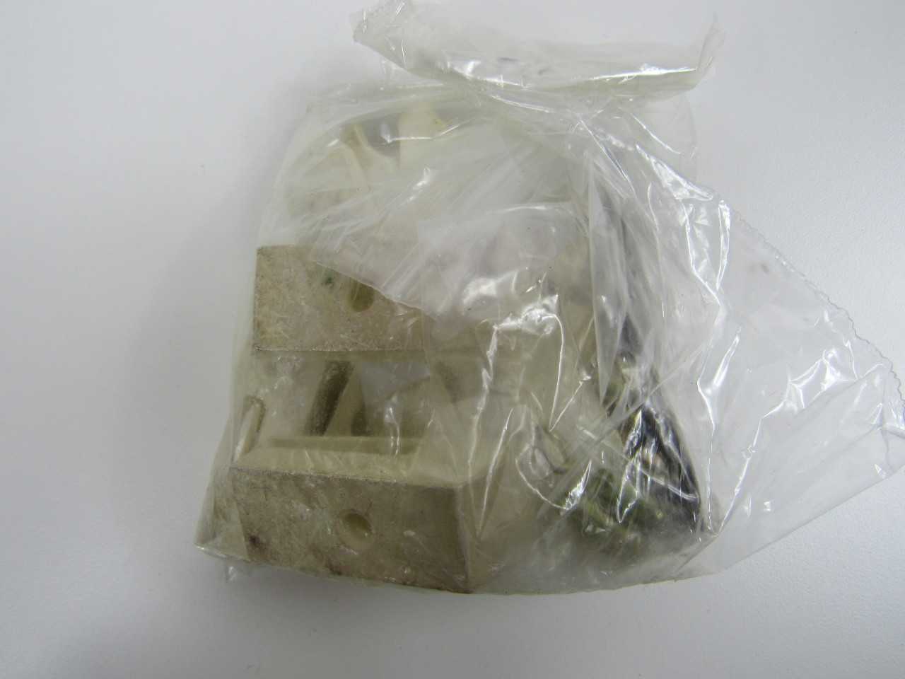 Quantity of 7x 180C180G06 Contacts - VALVES