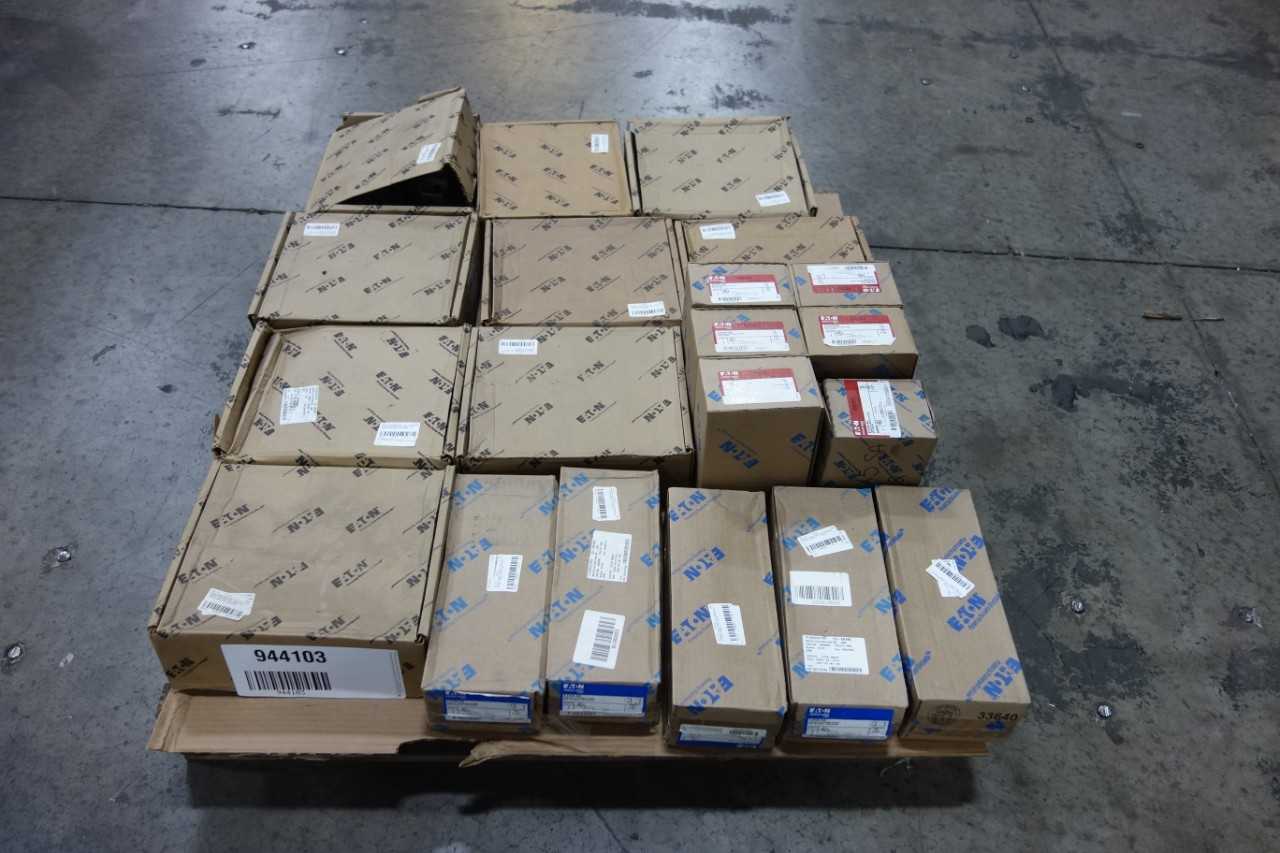 LOT OF ASSORTED EATON/ CROUSE HINDS CONDUIT AND FITTINGS - CONDUIT FITTING