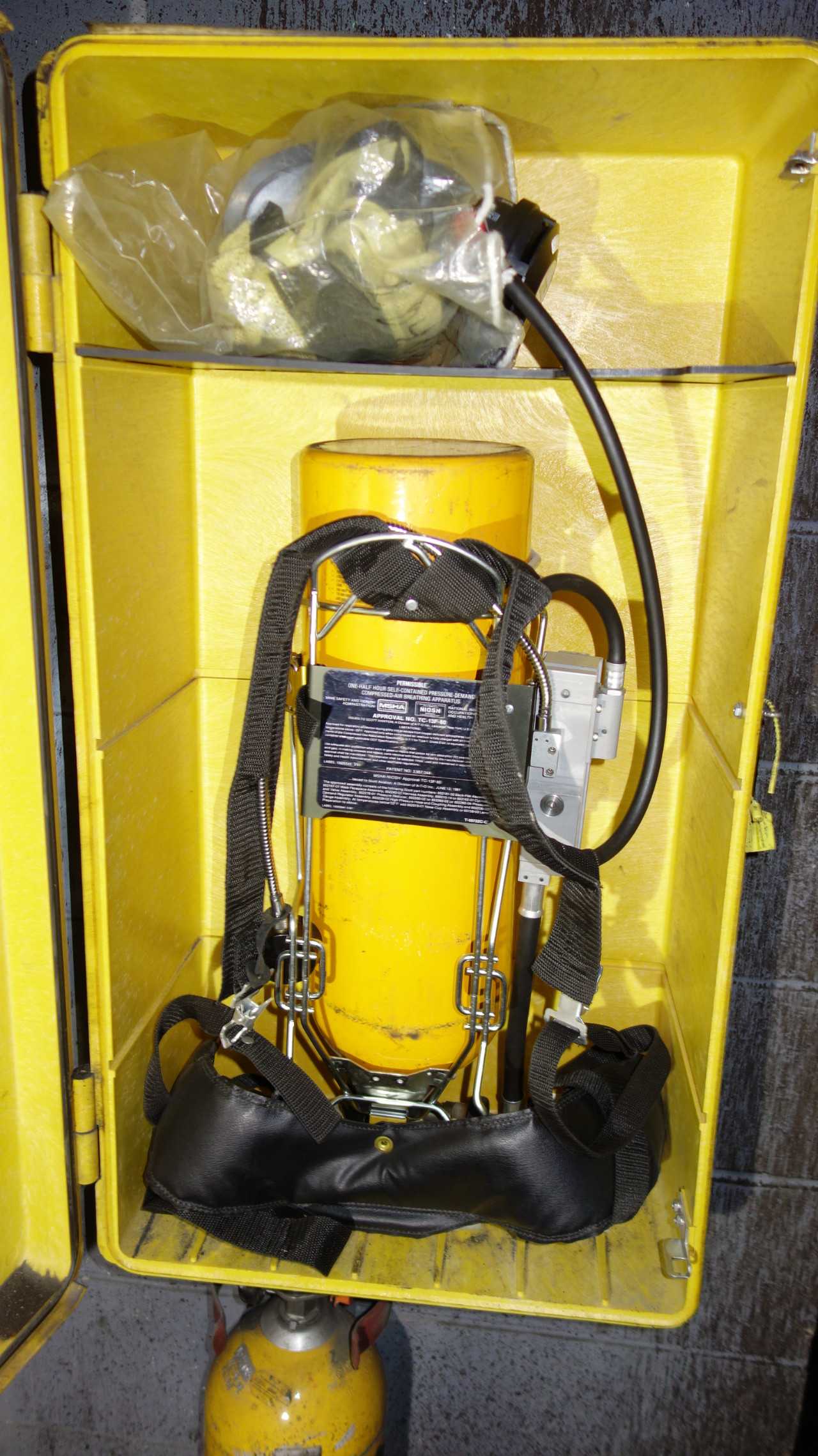 SCOTT SELF CONTAINED BREATHING APPARATUS - LAB & SCIENTIFIC
