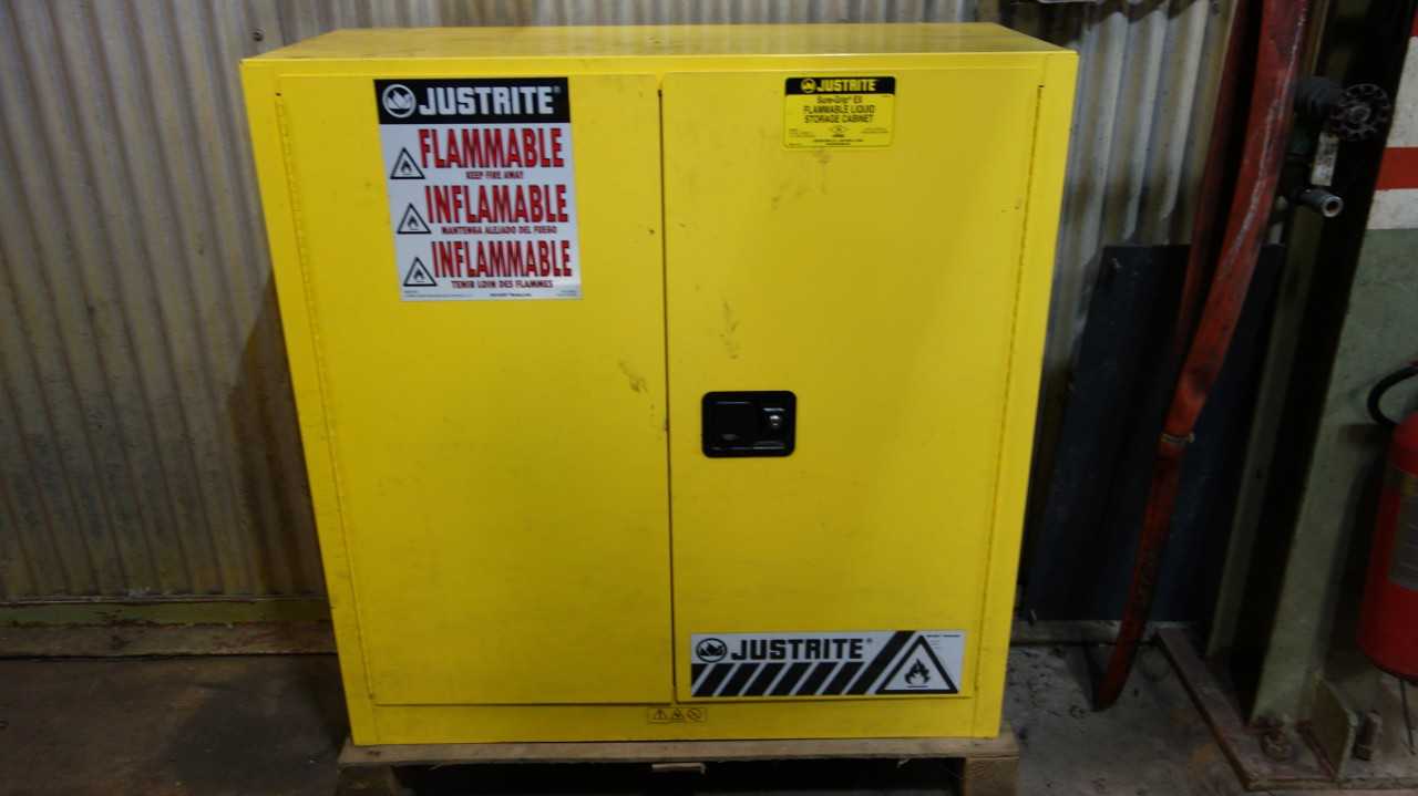 JUSTRITE 893000 30 GAL SURE-GRIP EX FLAMMABLE LIQUID STORAGE CABINET - TOOL STORAGE