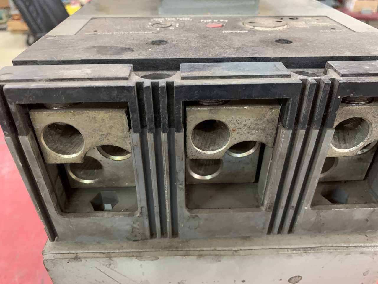 USED WESTINGHOUSE CIRCUIT BREAKER WITH 800AMP PLUG AND HANDLE - CIRCUIT BREAKERS