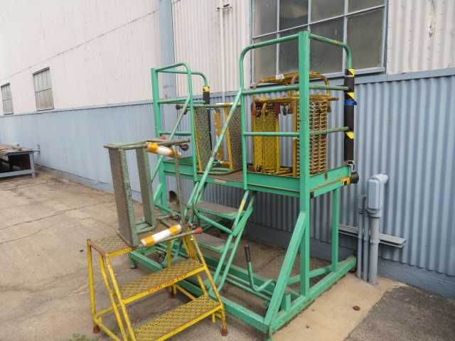 Steel Steps, Platforms, Aluminum Steps, Ladders, (lot) - MISCELLANEOUS