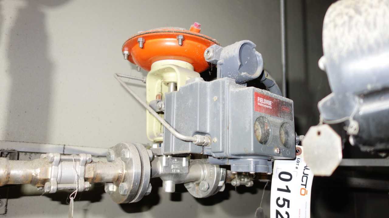FISHER 32-24500SF 1IN STAINLESS VALVE CF8M W/ DVC5010 - CONTROL VALVE
