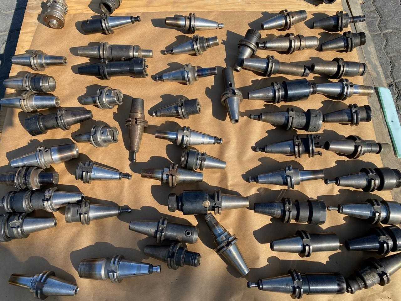 PALLET OF ASSORTED CAT 40 TOOL HOLDERS - ELECTRIC POWER TOOLS