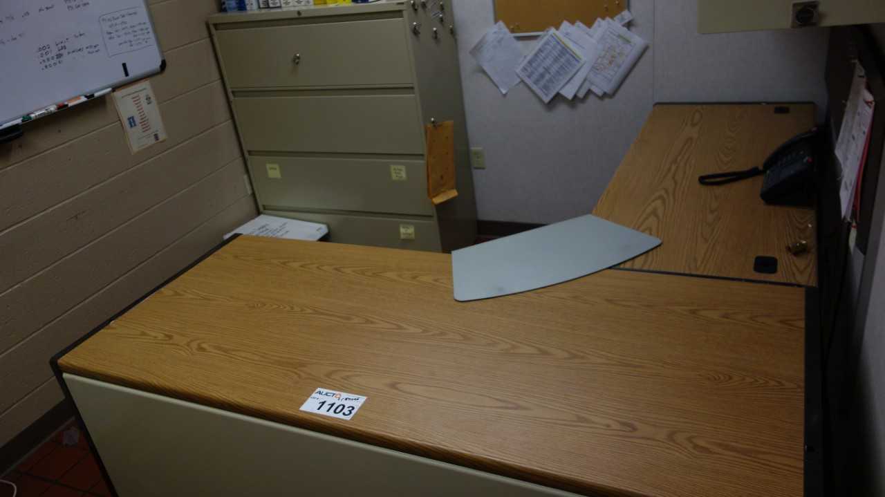 LOT OF FURNITURE, 1X DESK, 1X CABINET - PLANT & FACILITY