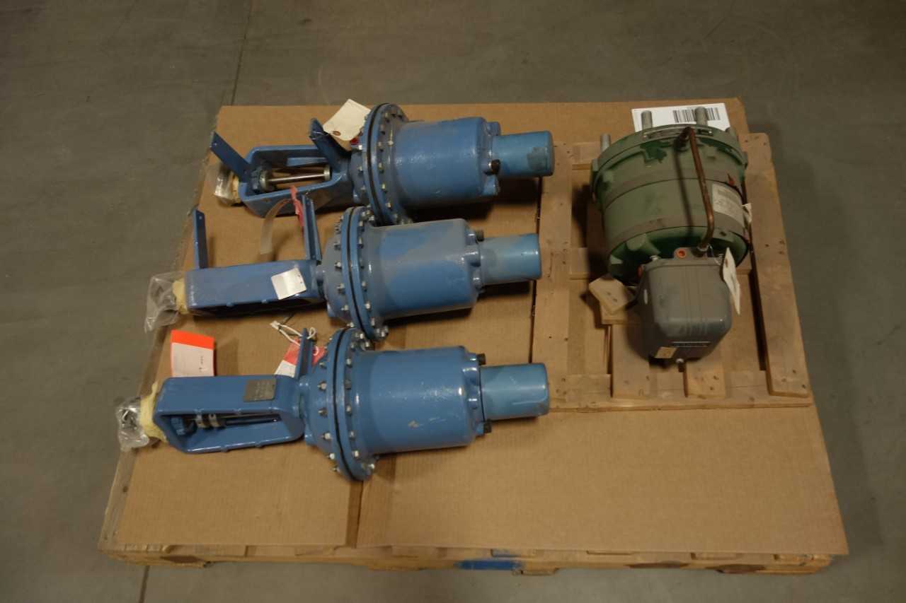 LOT OF ASSORTED PMEUMATIC VALVE ACTUATORS - VALVES