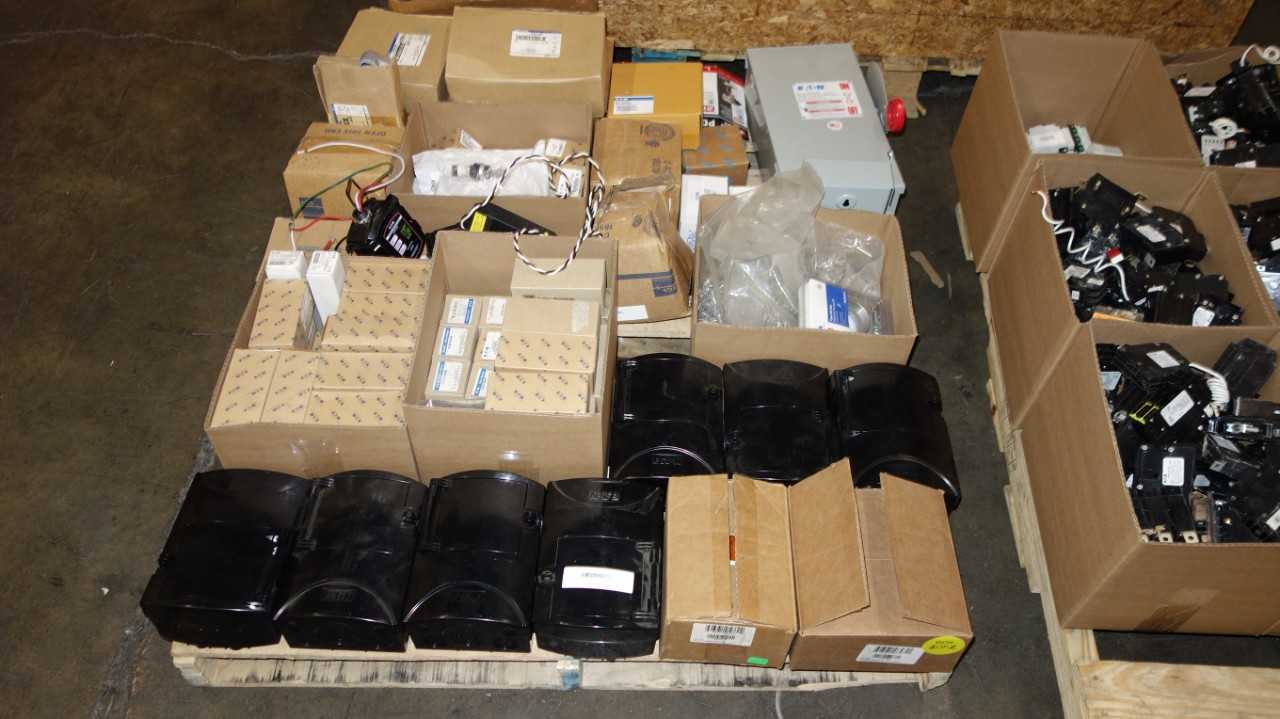 1 PALLET OF ASSORTED EATON ELECTRIC PARTS, SAFETY SWITCHES - SAFETY EQUIPMENT