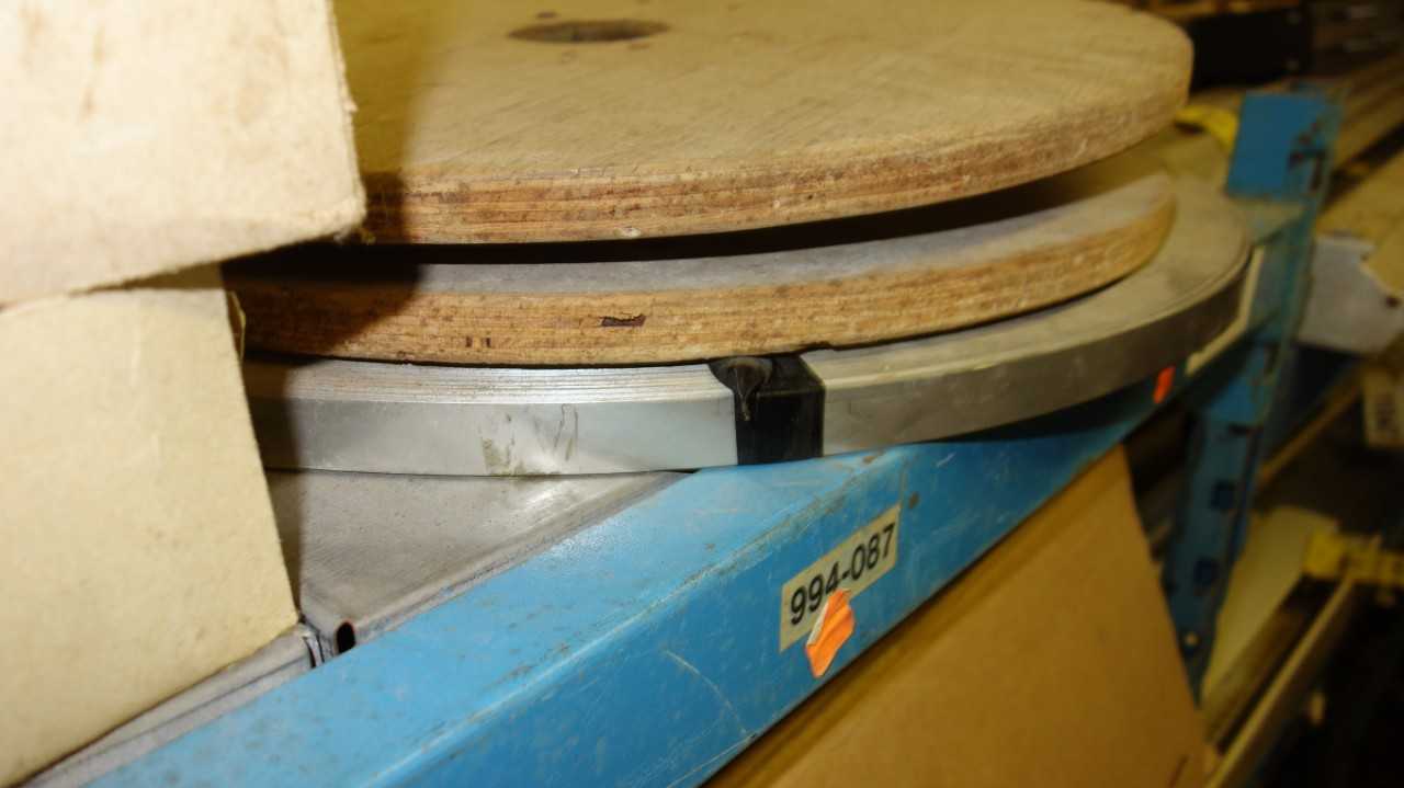 CONTENTS OF SHELF, ASSORTED CABLE BANDING CLAMPS - ELECTRICAL COMPONENTS