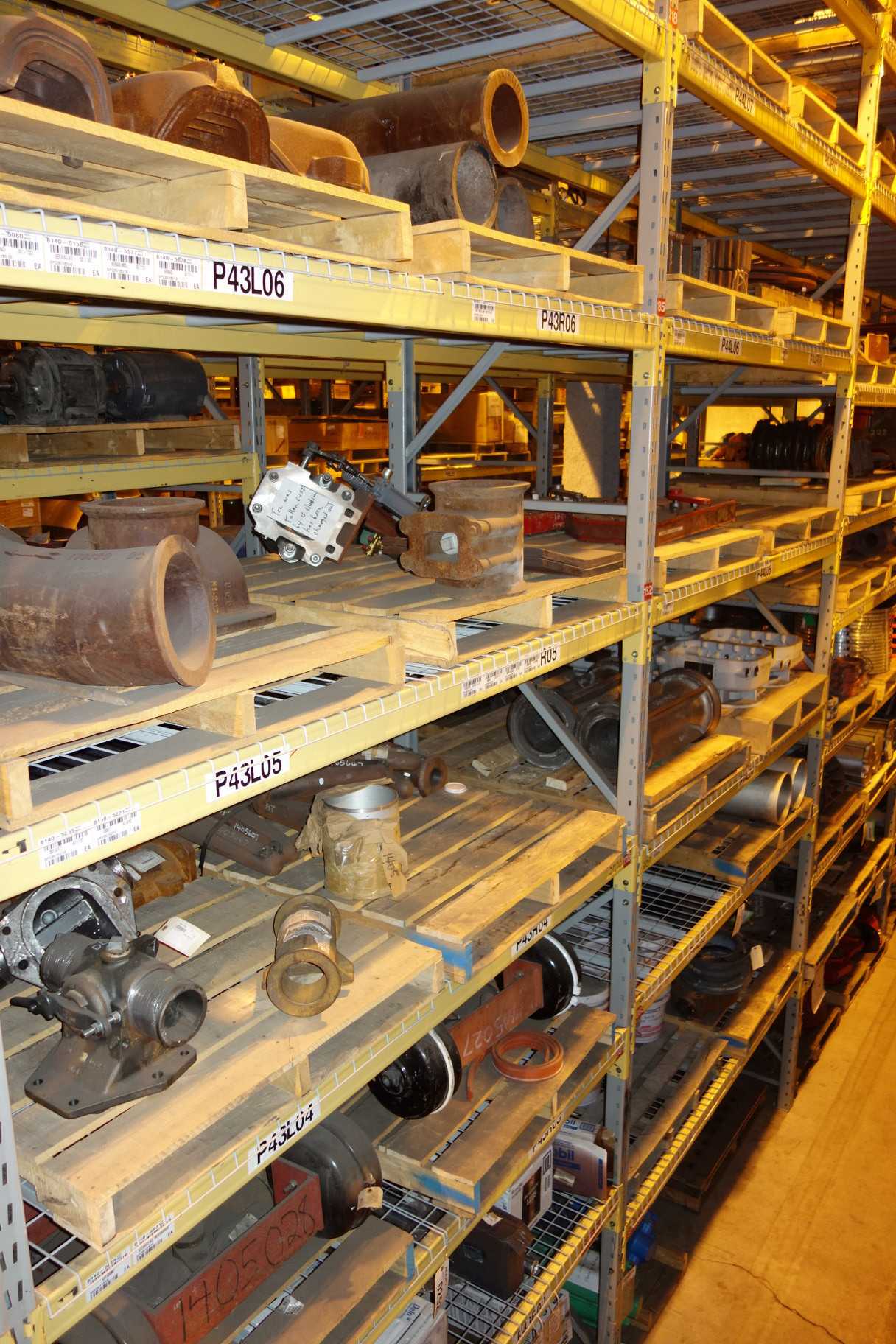 CONTENTS OF 2 UPRIGHT RACKING SECTIONS, TURBINE - INDUSTRIAL PARTS