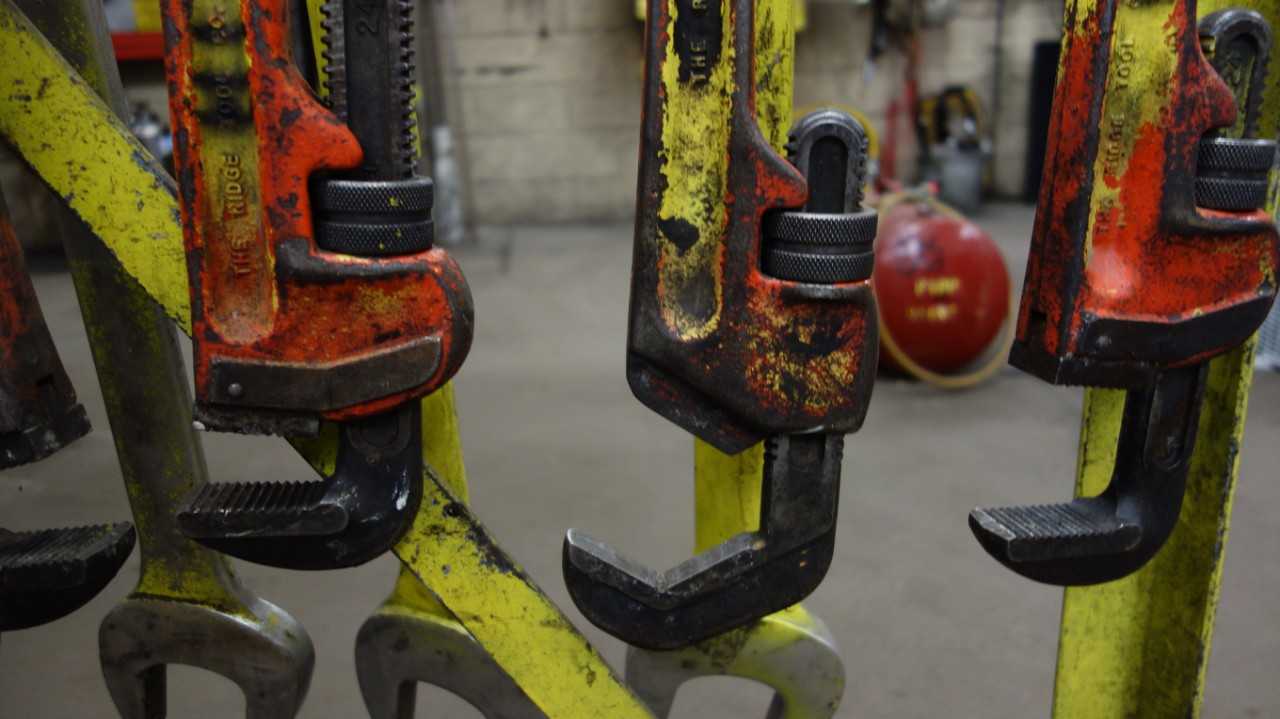 LOT OF 3 RIDGID 24 IN PIPE WRENCHES - HAND TOOLS