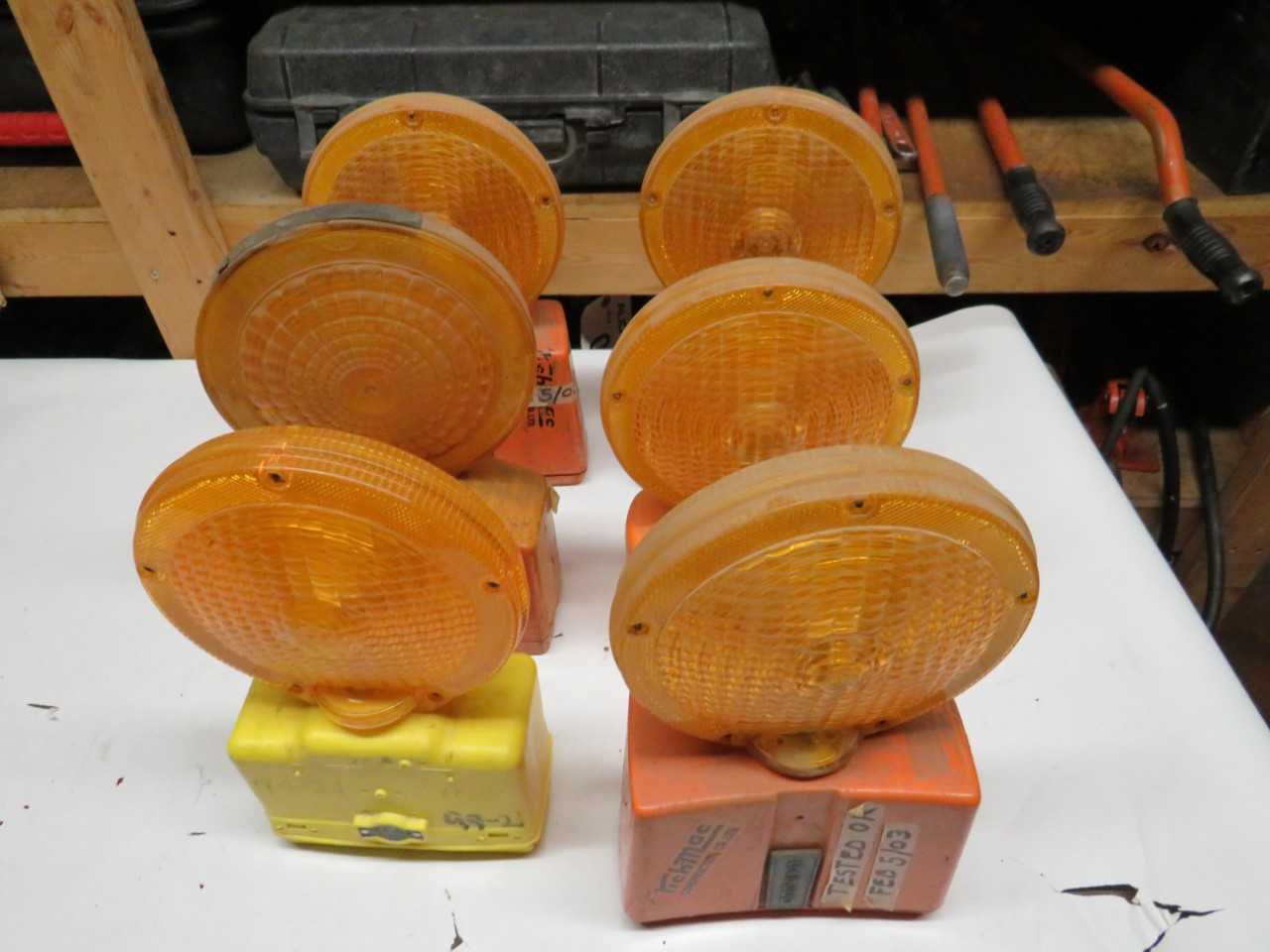 LOT OF 6 ASSORTED CONSTRUCTION CAUTION STROBE LIGHTS - LIGHTING