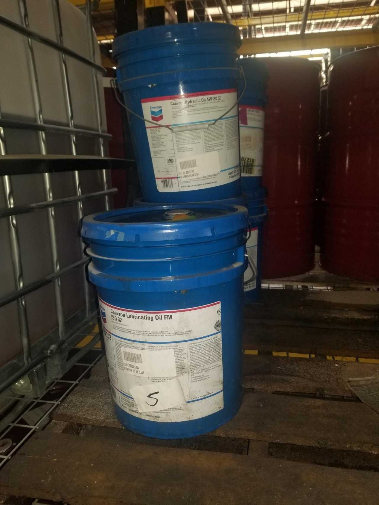 Lot of 5 Pails - CHEVRON HYDRAULIC AW 32 5GA (25 gallons total) - MISCELLANEOUS