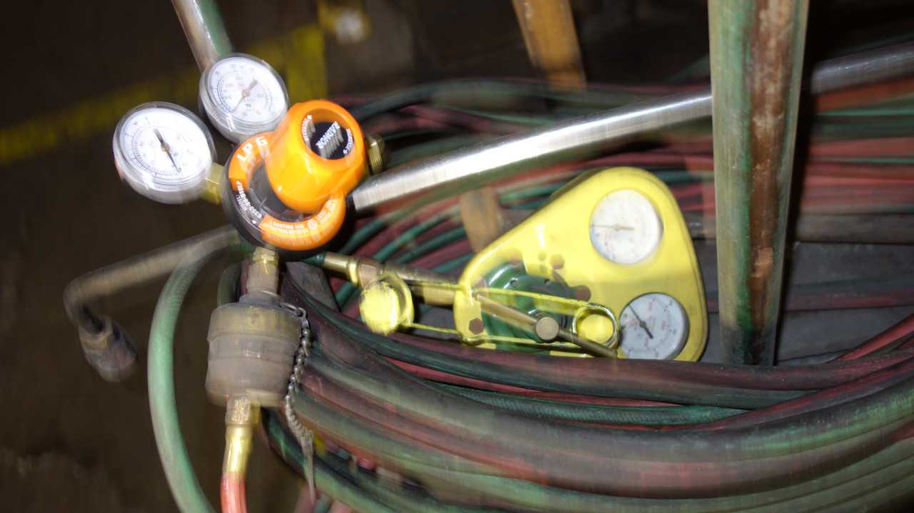 LOT OF 5 TORCHING/CUTTING CARDS WITH HOSES, CABLES - MISCELLANEOUS