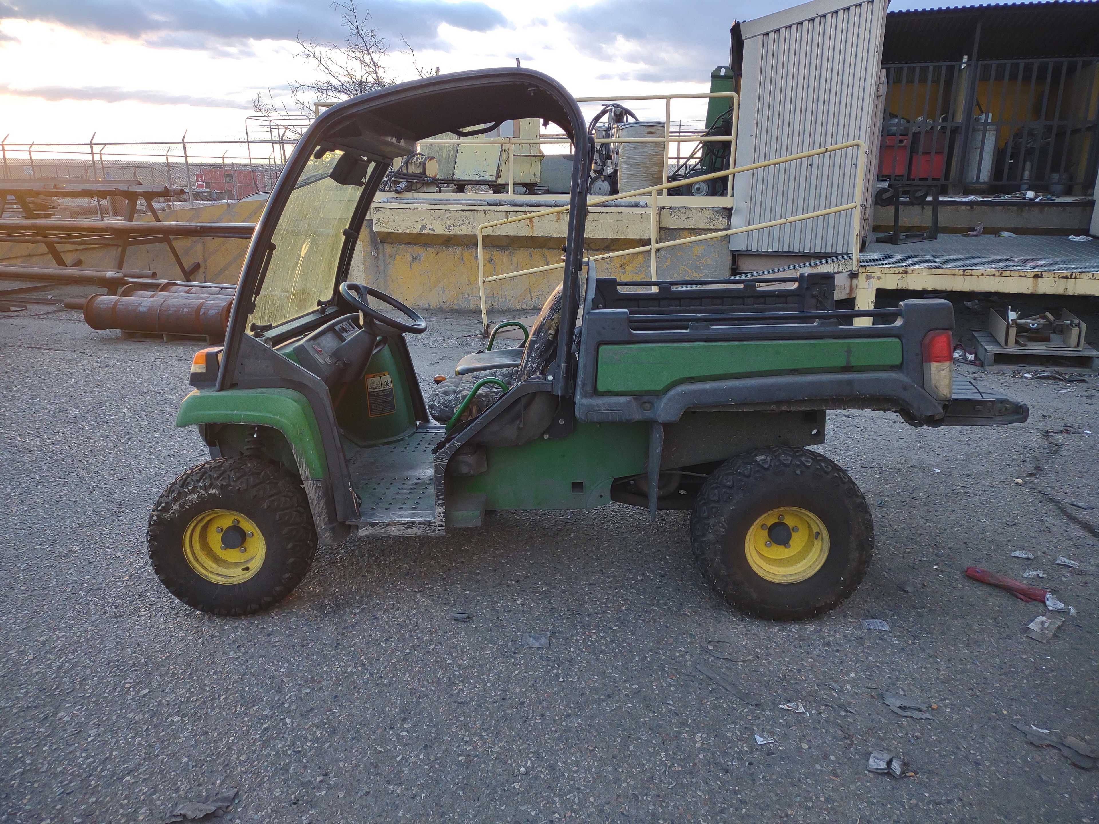2009 JOHN DEERE GATOR TX 4X2 GAS - BUSES