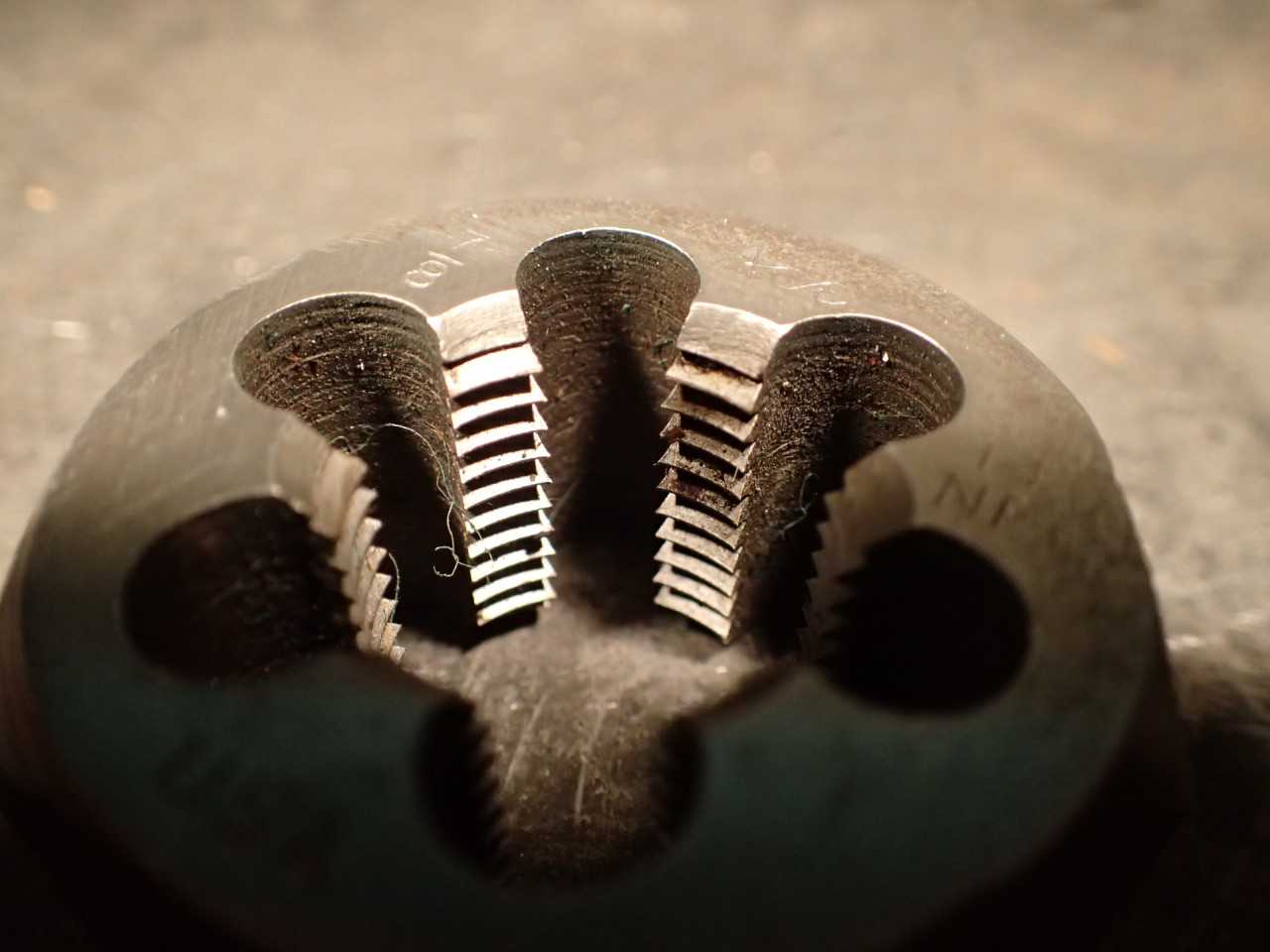 Ace 7/8" -14 NF Hexagon Body Rethreading Thread Die: 1-5/8" Across Flats, USA - END MILLS