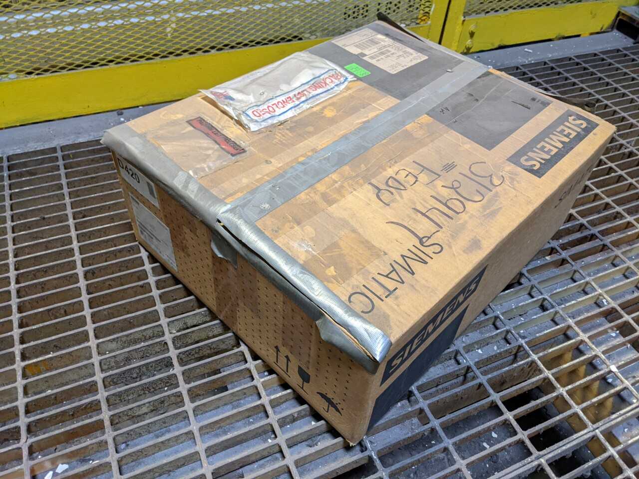 SIEMENS 1P6AV72406CD070HA3 SIMATIC PANEL HMI OPERATOR - AUTOMATION & CONTROLS