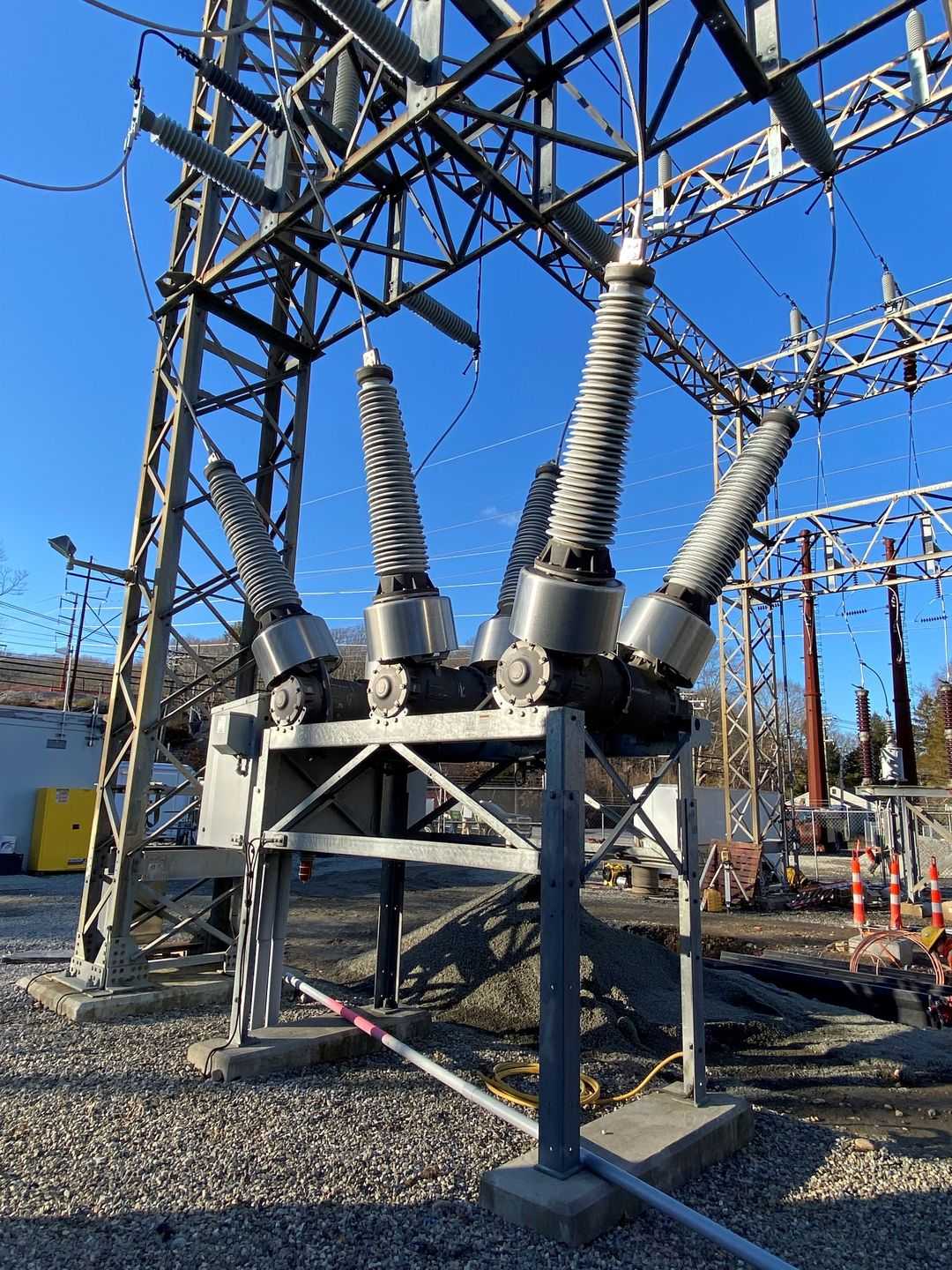 2011 Siemens SPS2-123-40-2 Sulfur Hexafluoride Circuit Breaker - CIRCUIT BREAKERS