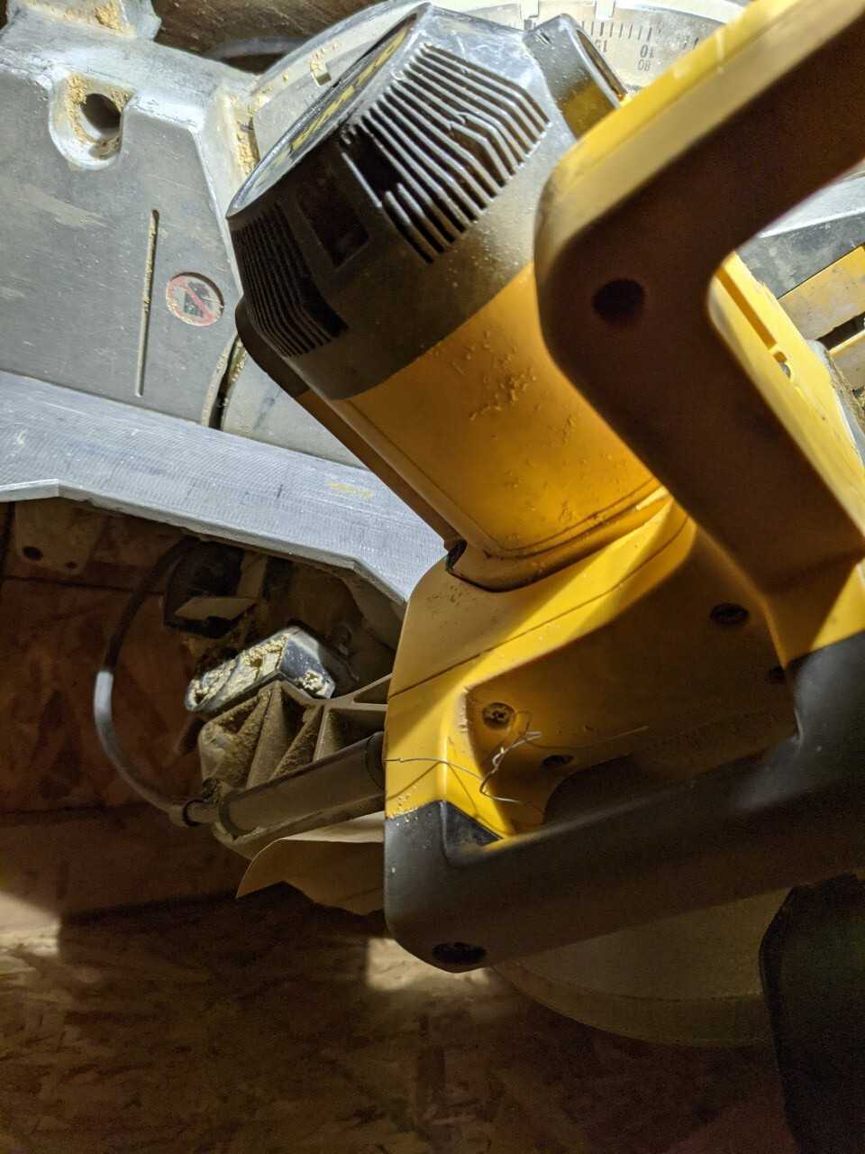 Lot of 2 Dewalt Miter Saw - ELECTRIC POWER TOOLS