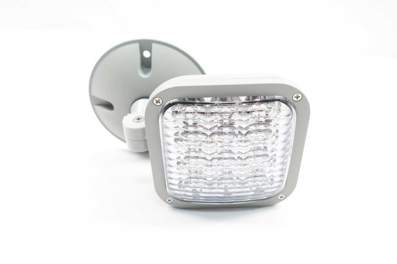 LOT OF 4 BEST LIGHTING PRODUCTS POWERED OUTDOOR REMOTE HEAD LED LIGHT FIXTURES - LIGHTING