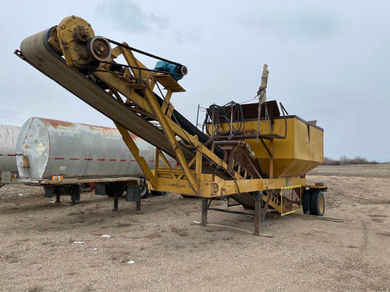 Surge Bin - CONVEYORS