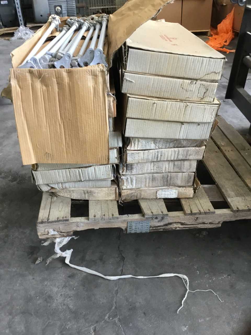 Lot of Down Lead Brackets - INDUSTRIAL PARTS
