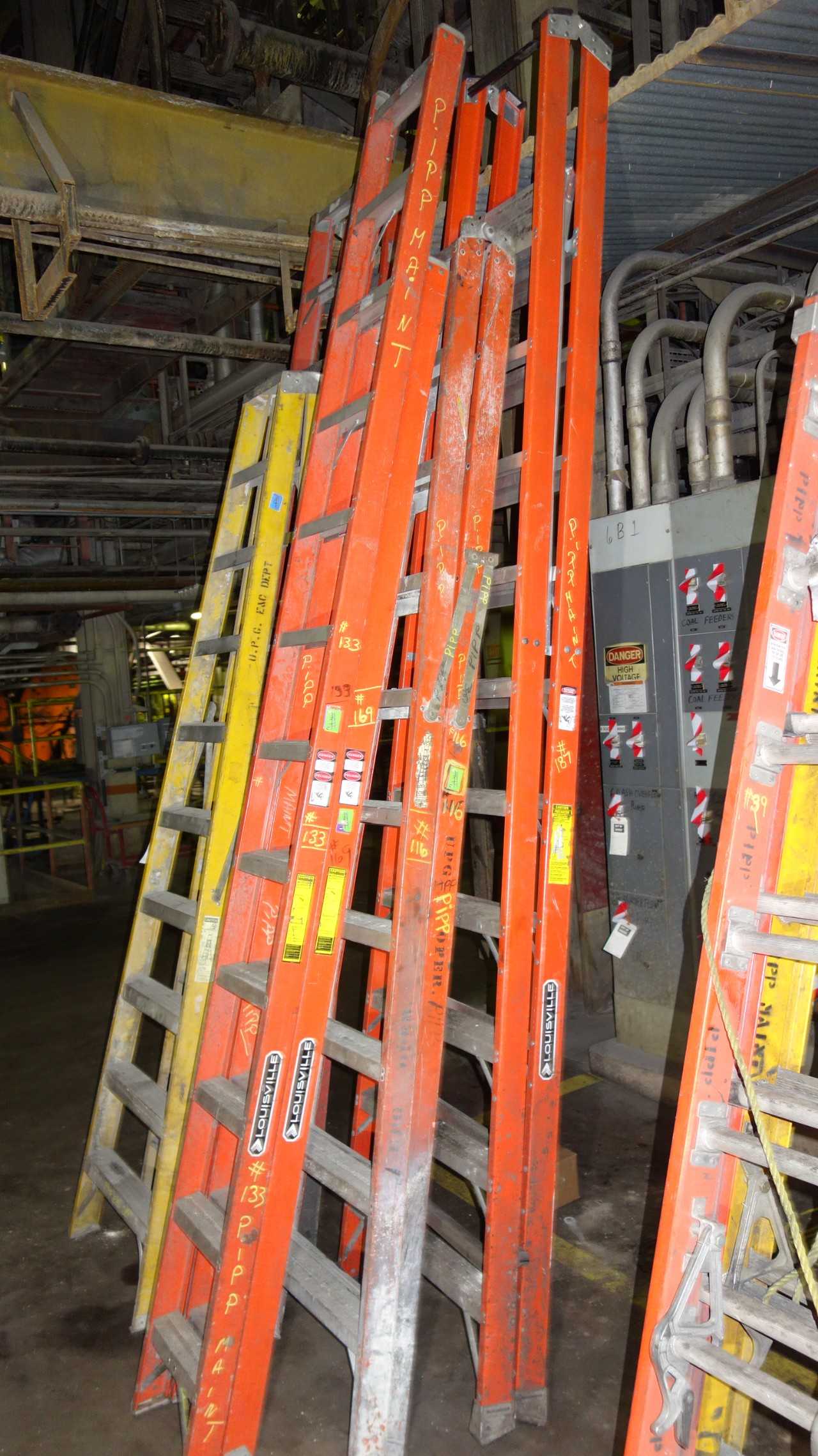 LOT OF ASSORTED FIBERGLASS LADDERS - MISCELLANEOUS