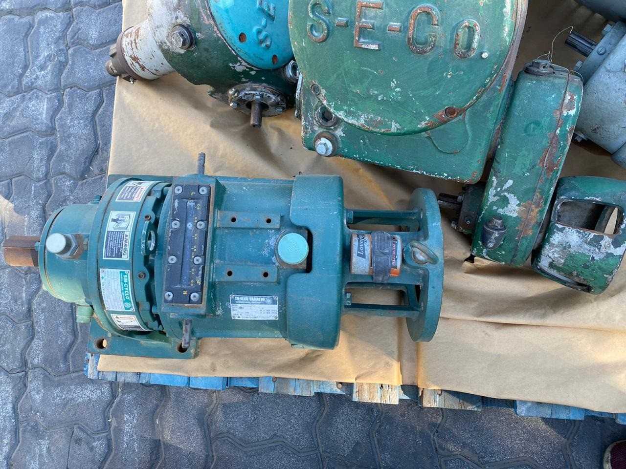 2 PALLETS OF ASSORTED GEARS AND GEARMOTORS - HAND TOOLS