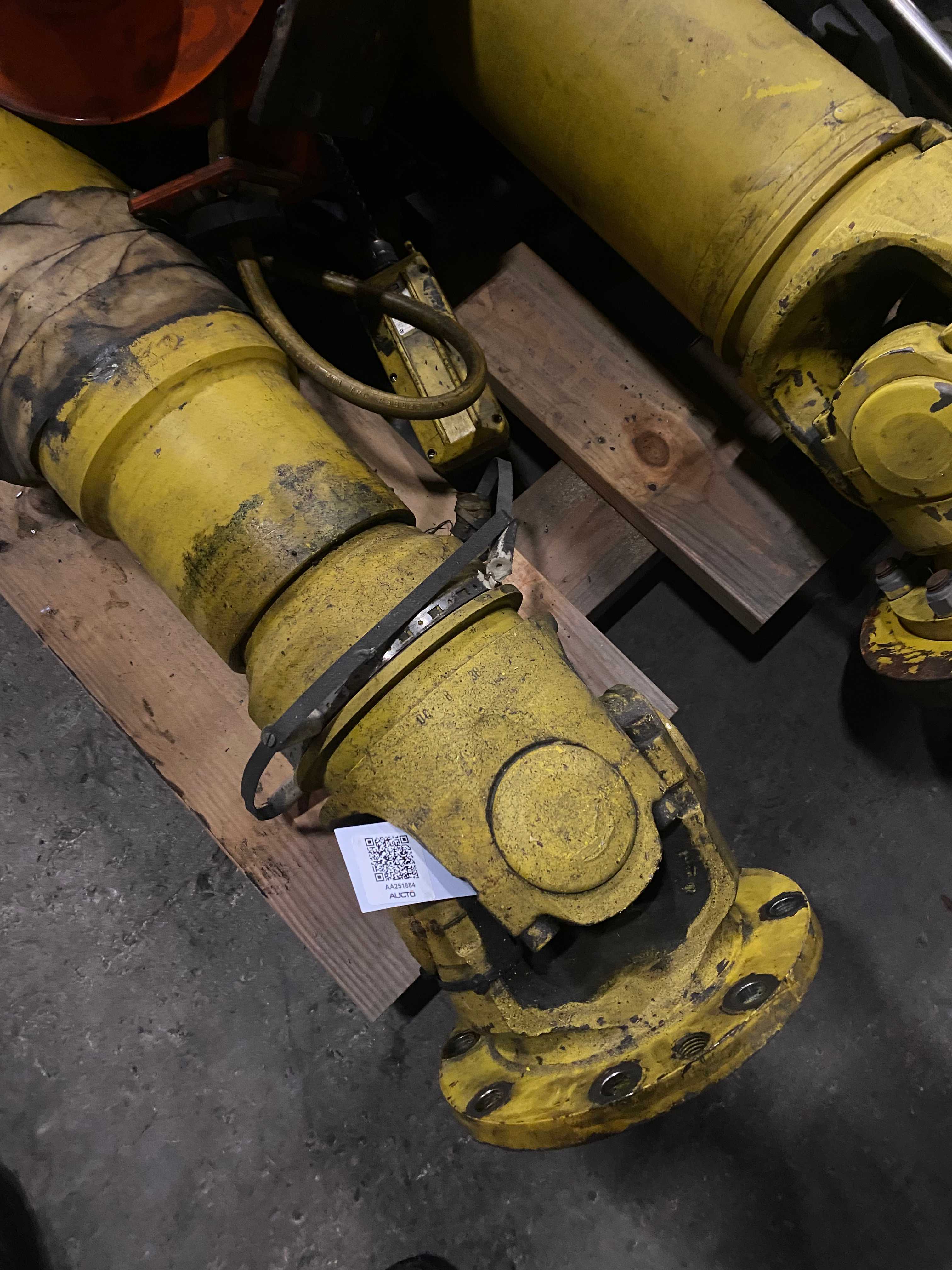 QTY 2 - DRIVE SHAFTS - POWER TRANSMISSION QTY 2 - DRIVE SHAFTS - POWER TRANSMISSION