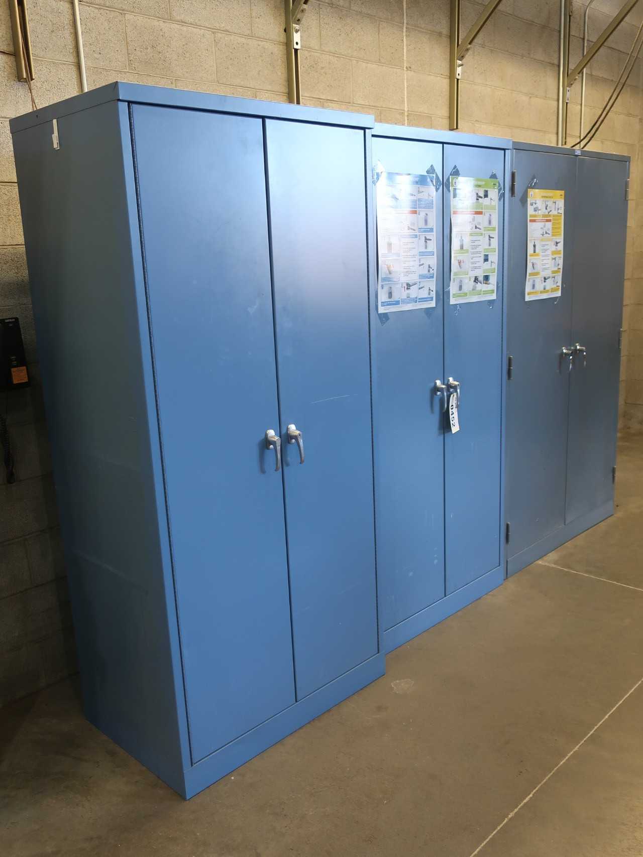 Lot of 3 Global steel cabinets (contents excluded) - TOOL STORAGE