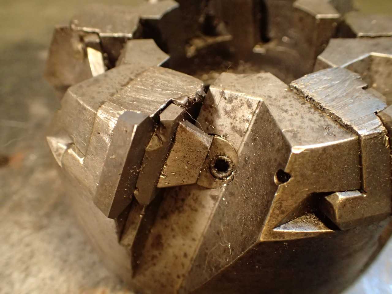 Greenleaf Corp 5319-R 4" RH Indexable Carbide Face Mill: 1-1/2" Shell Arbor Hole - END MILLS