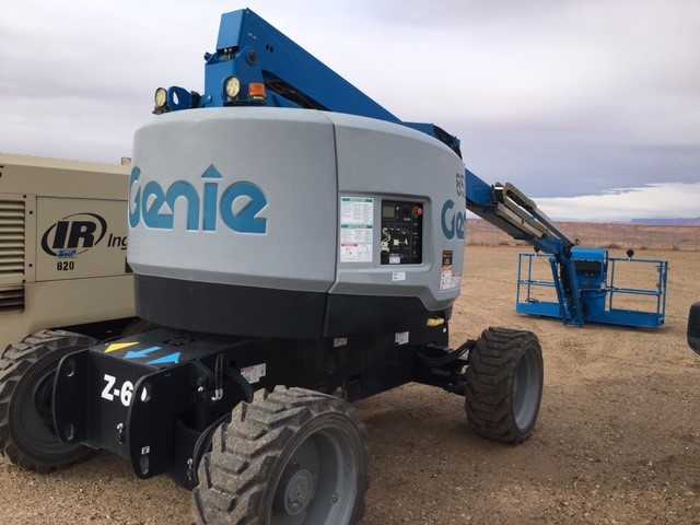 Genie articulating boom platform - CONSTRUCTION